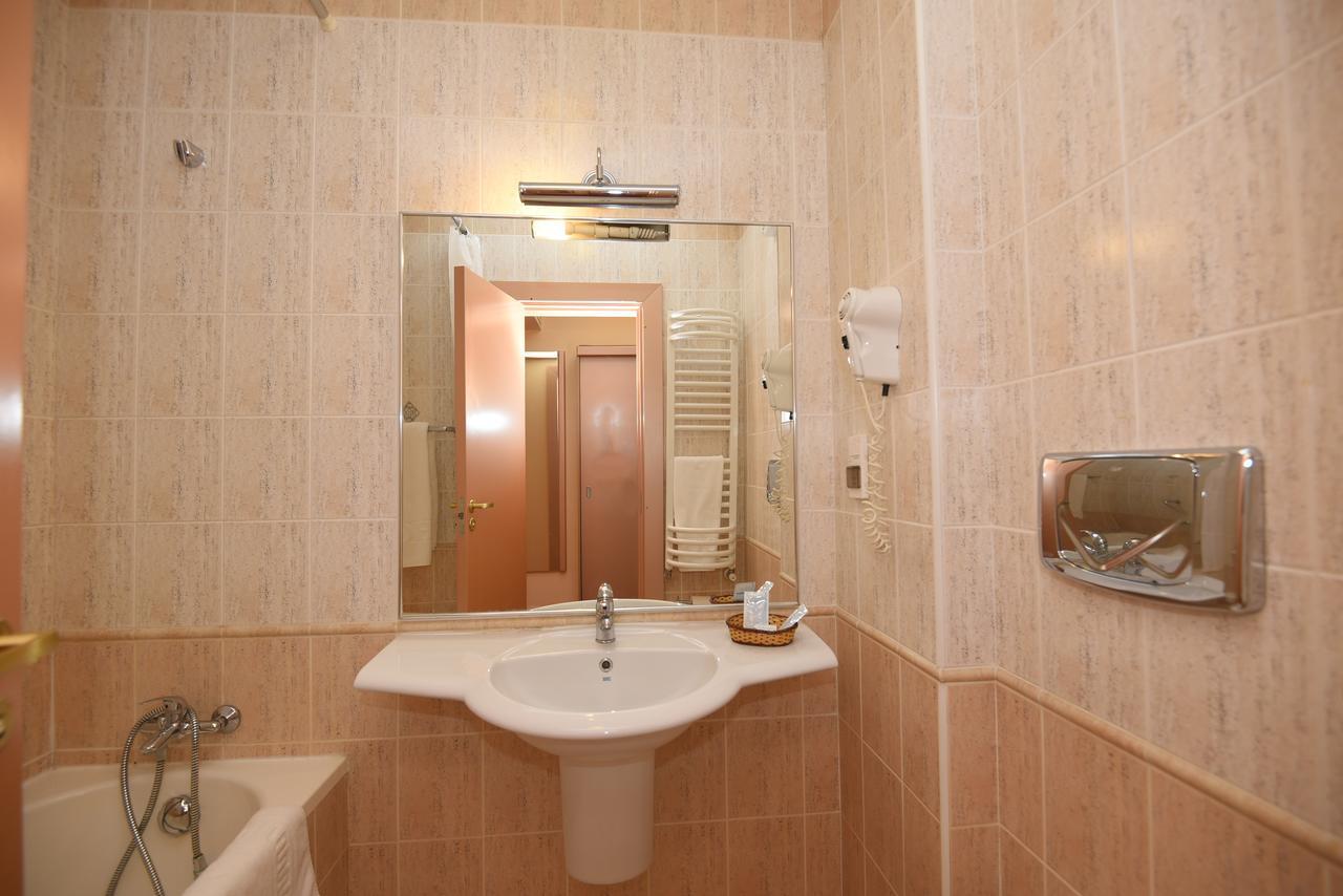 Hotel Belvedere Braila Ngoại thất bức ảnh